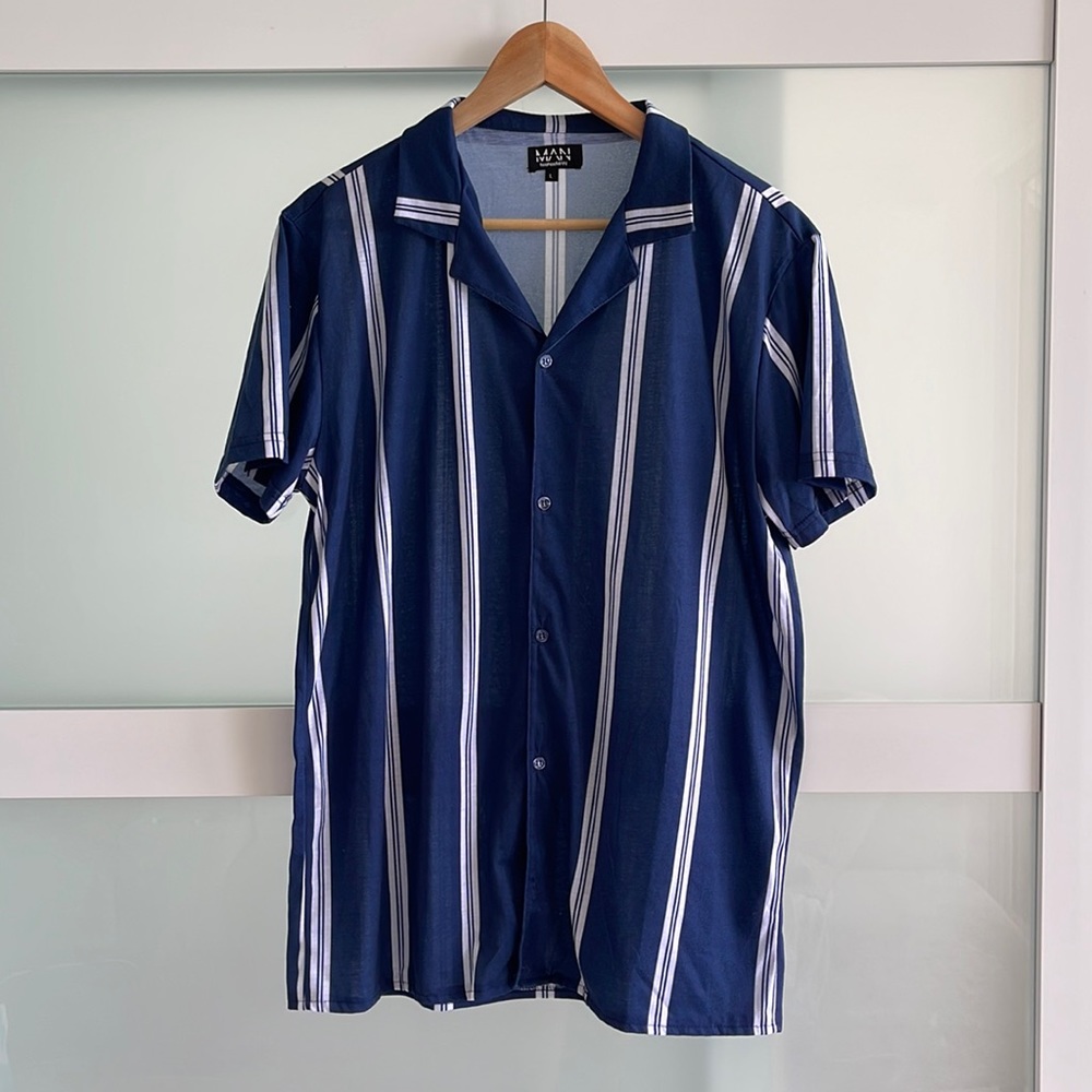 Boohoo Man casual button down tee size Large